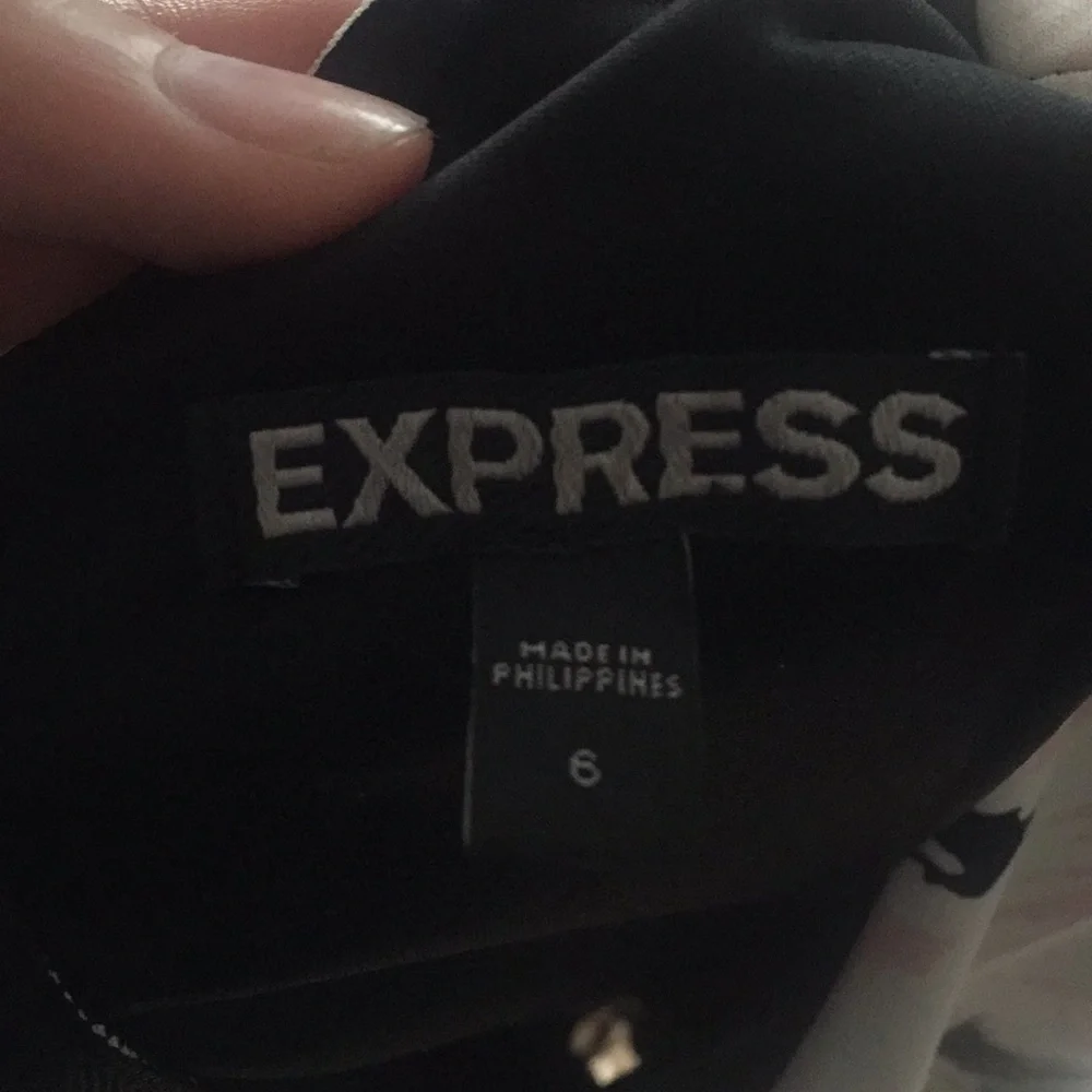 Express dress - Picture 3 of 3